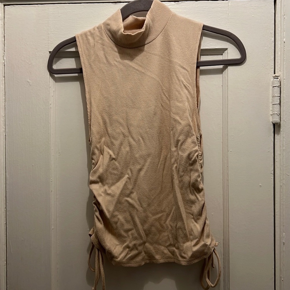 BB Dakota mock neck muscle tan
